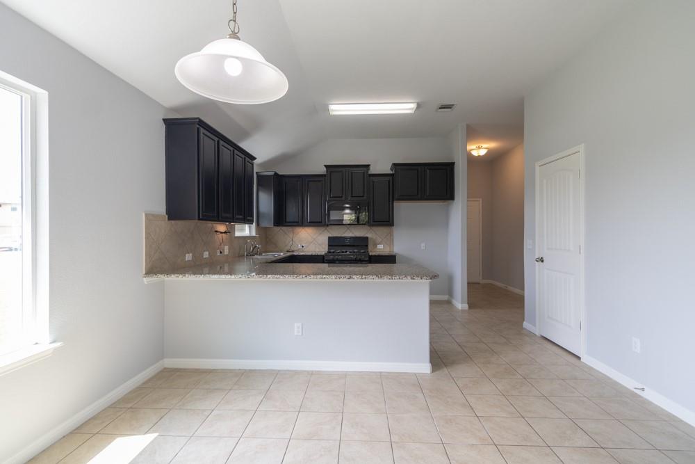 1411 Elbe St Property Photo 6
