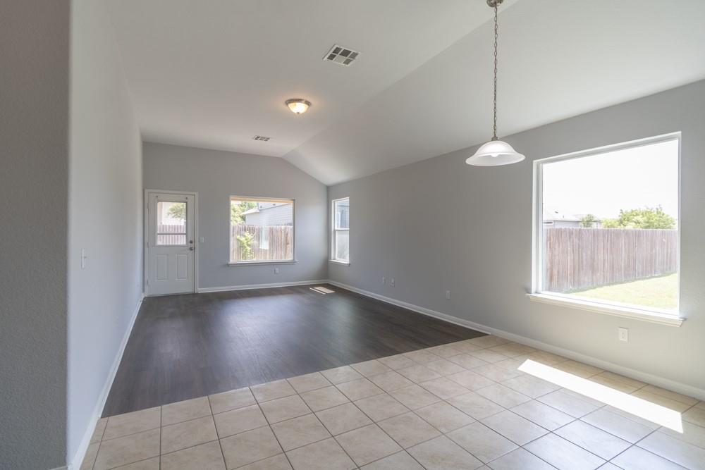 1411 Elbe St Property Photo 7