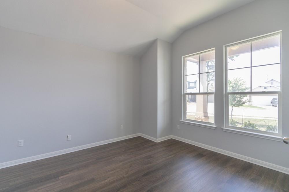 1411 Elbe St Property Photo 9