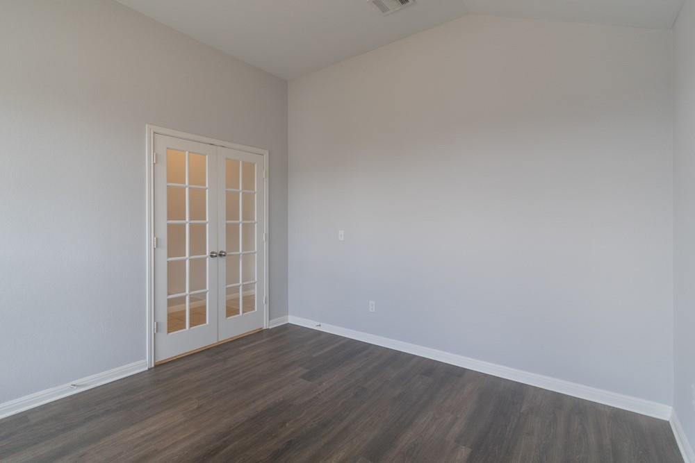 1411 Elbe St Property Photo 11