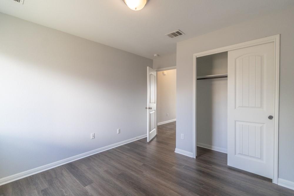 1411 Elbe St Property Photo 13