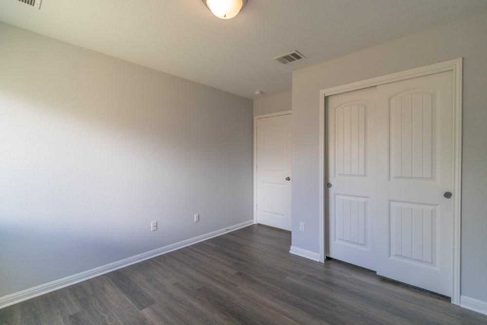 1411 Elbe St Property Photo 14
