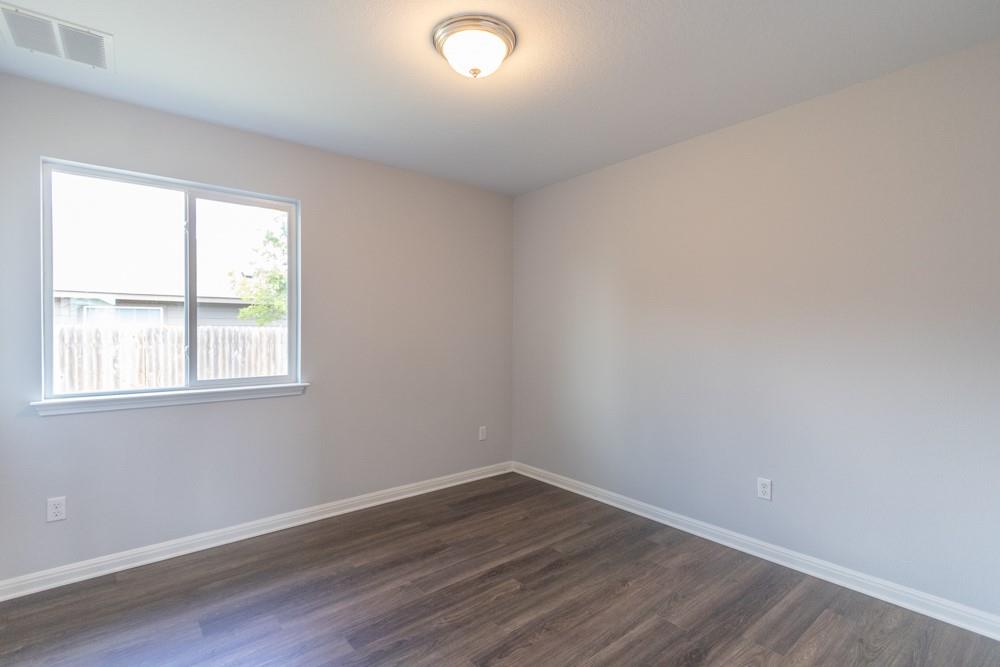 1411 Elbe St Property Photo 15