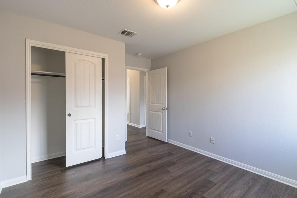 1411 Elbe St Property Photo 16