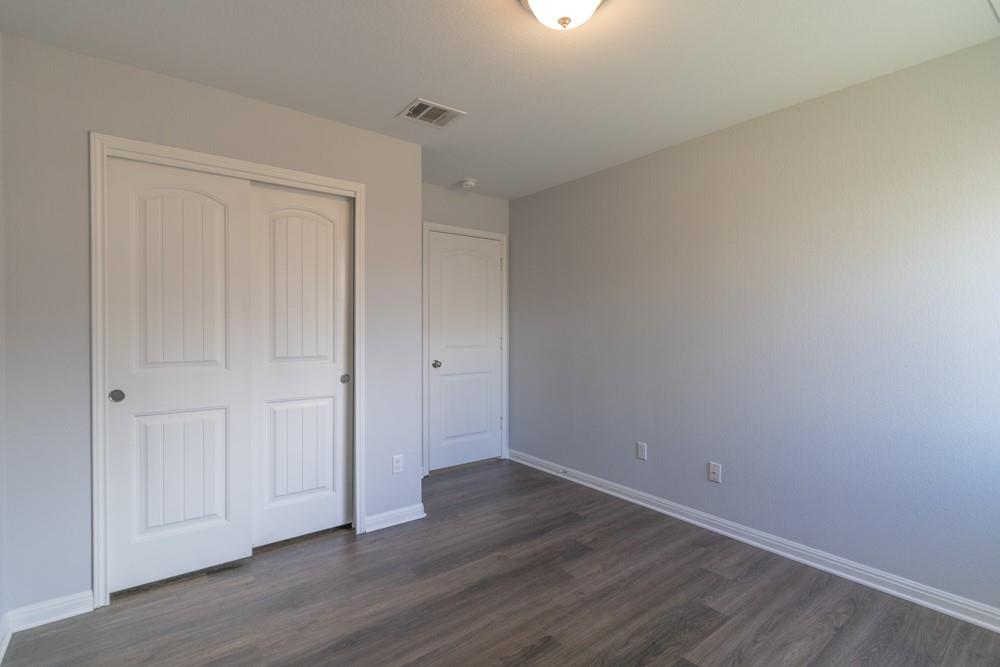 1411 Elbe St Property Photo 17