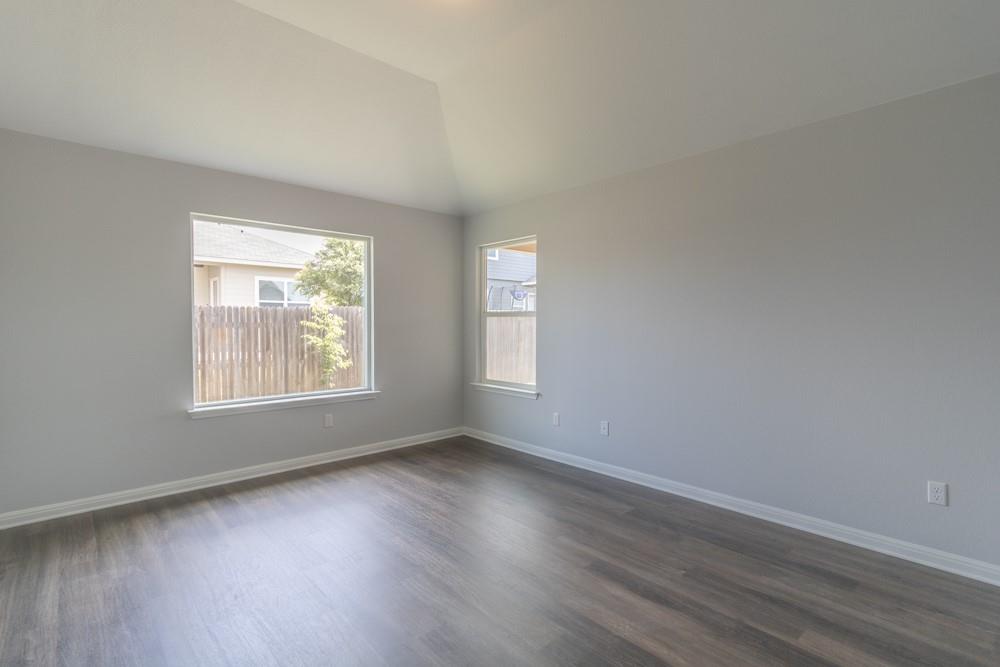 1411 Elbe St Property Photo 18