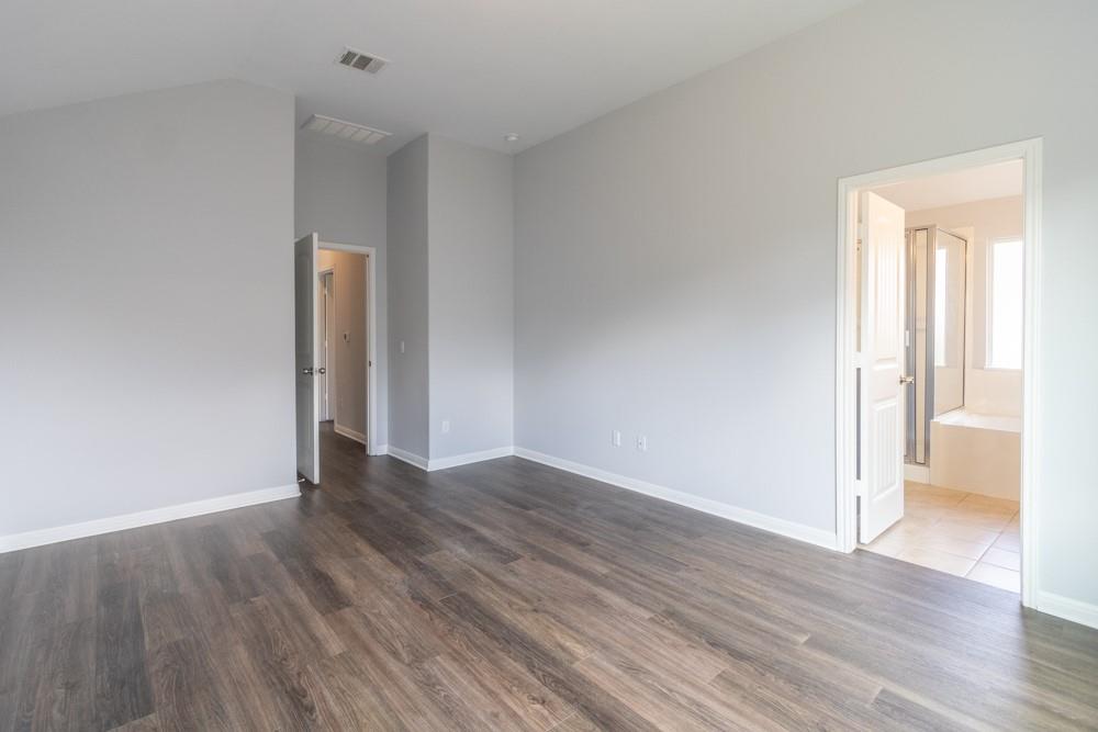 1411 Elbe St Property Photo 19