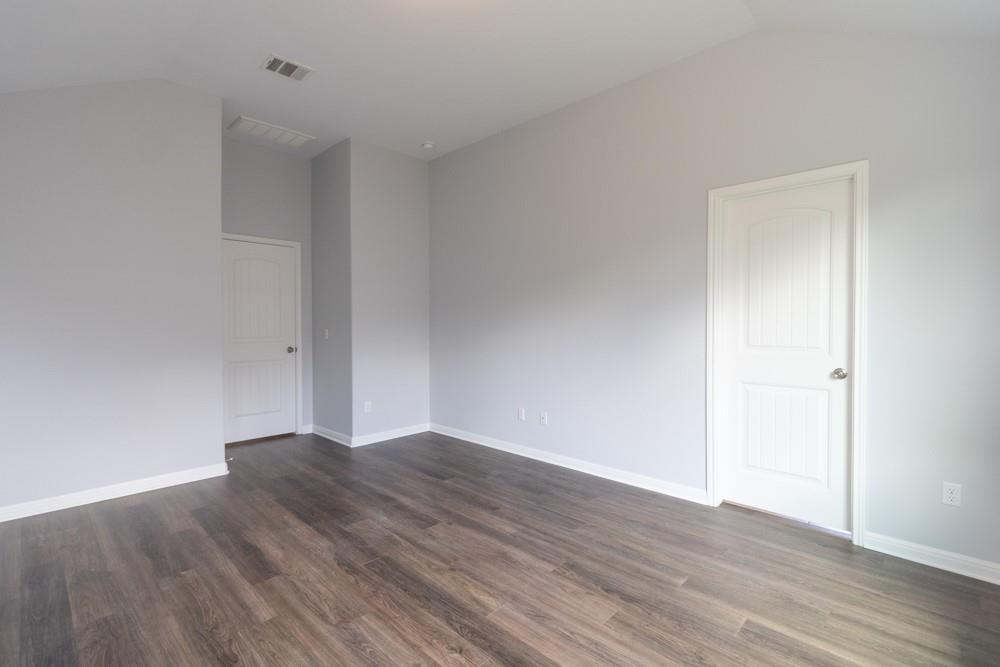 1411 Elbe St Property Photo 20