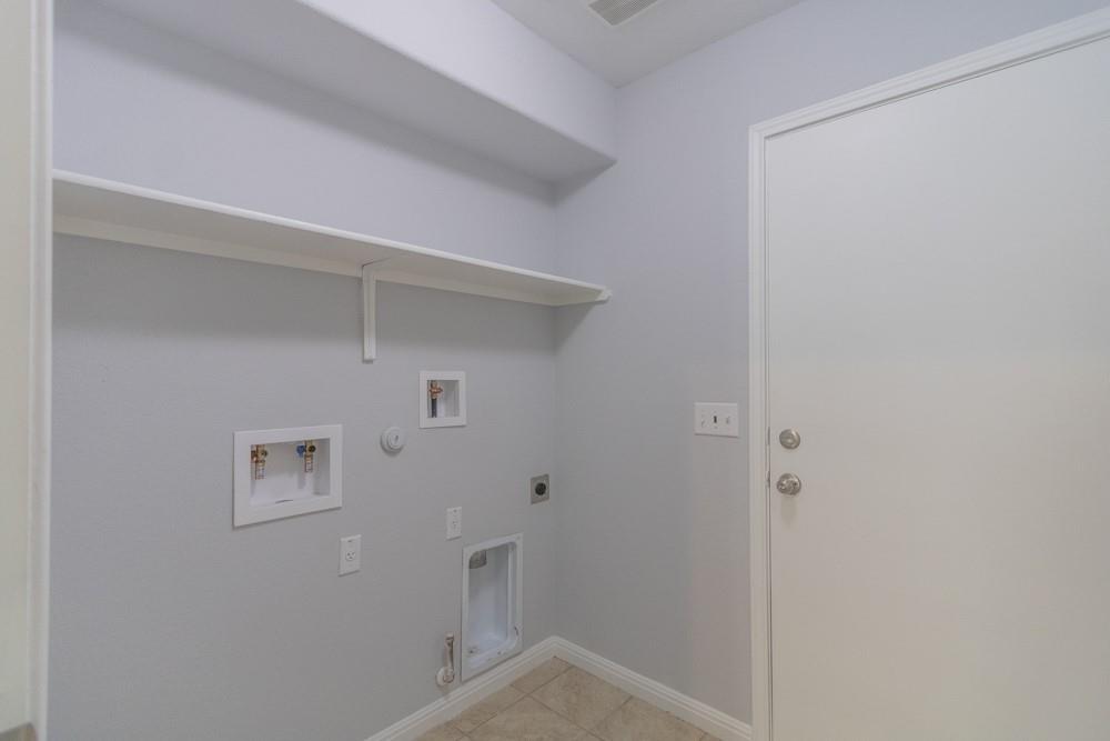 1411 Elbe St Property Photo 24