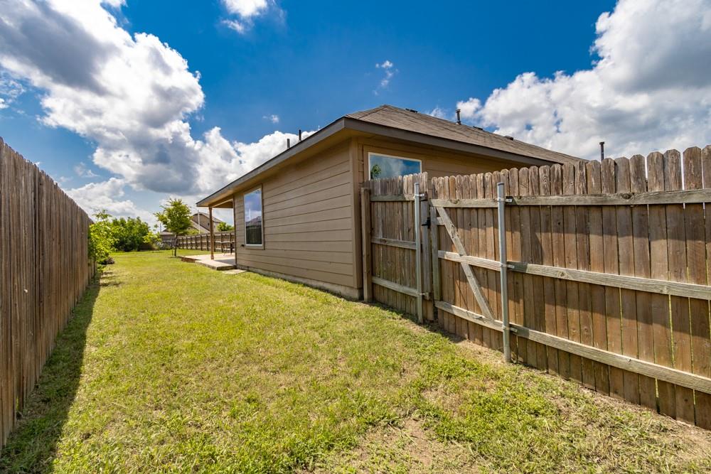 1411 Elbe St Property Photo 31