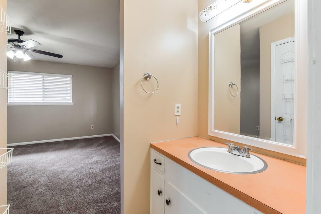 2802 St Edwards Cir #b Property Photo 3