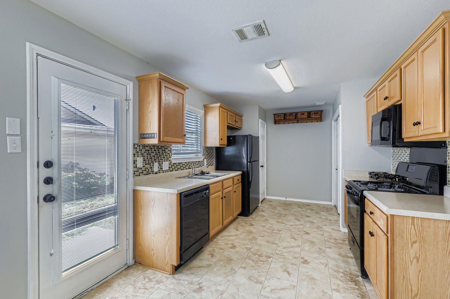 1705 Lost Maples Loop Property Photo 9