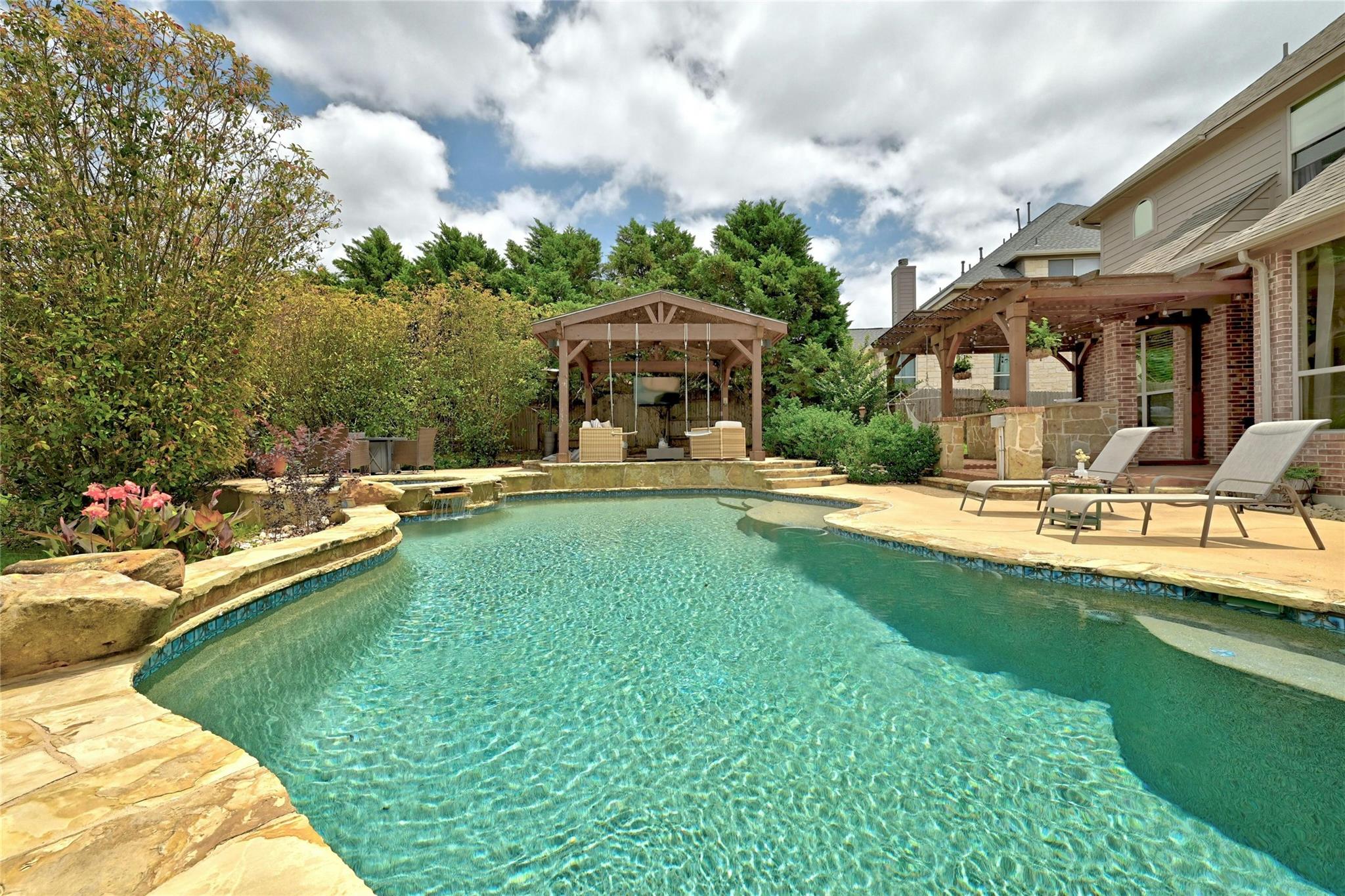331 Aspen Dr Property Photo