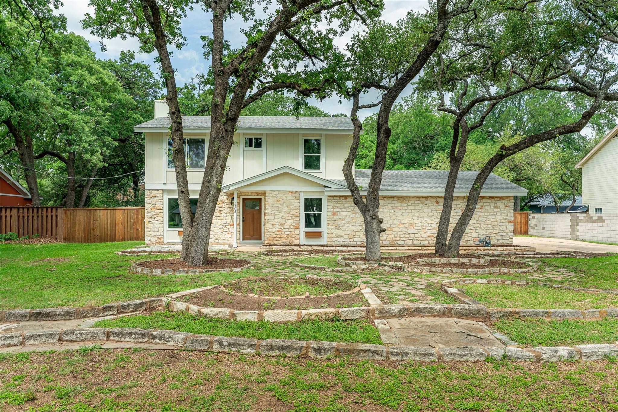 2105 Emerald Isle Dr Property Photo