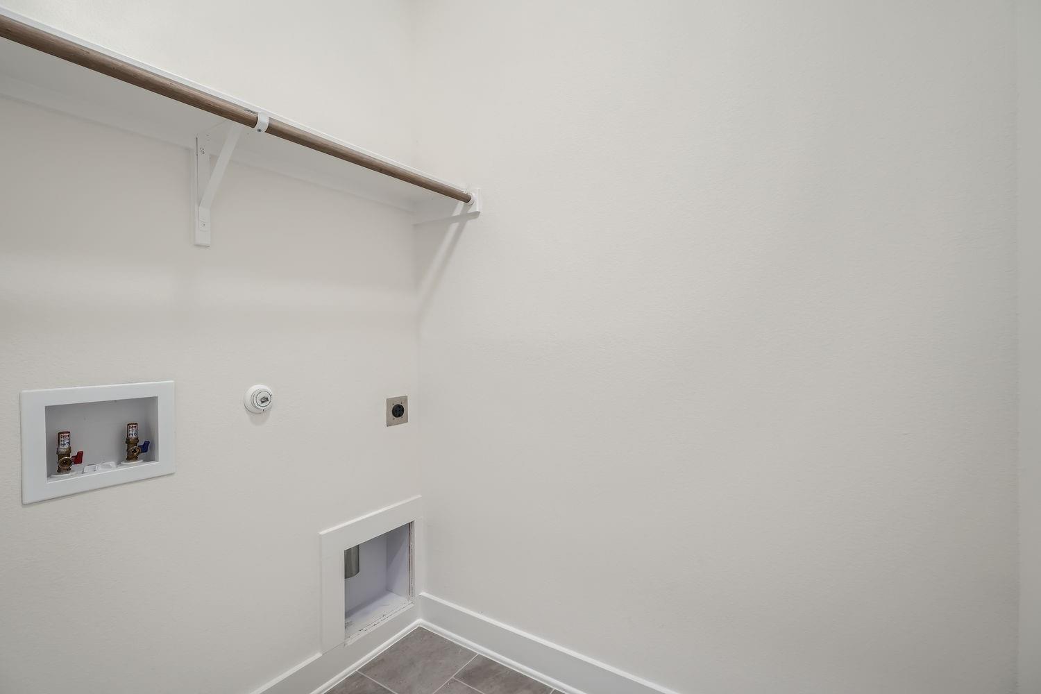 6302 Cowman Way Property Photo 23