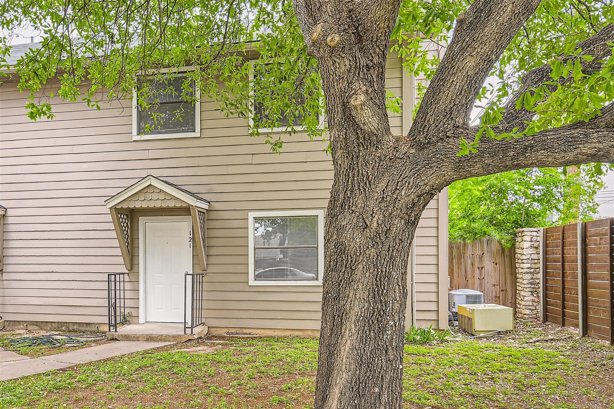 5616 Emerald Forest Dr #121 Property Photo 2