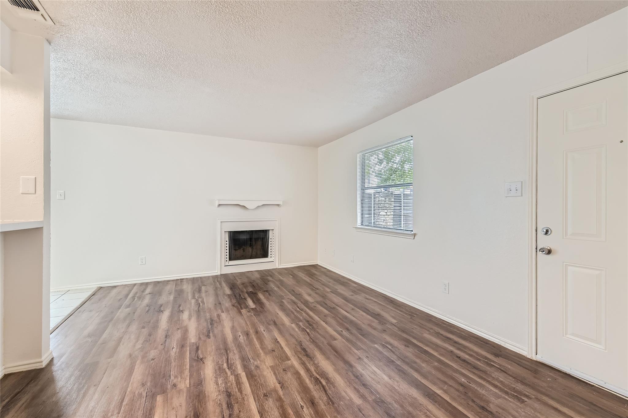5616 Emerald Forest Dr #121 Property Photo 4