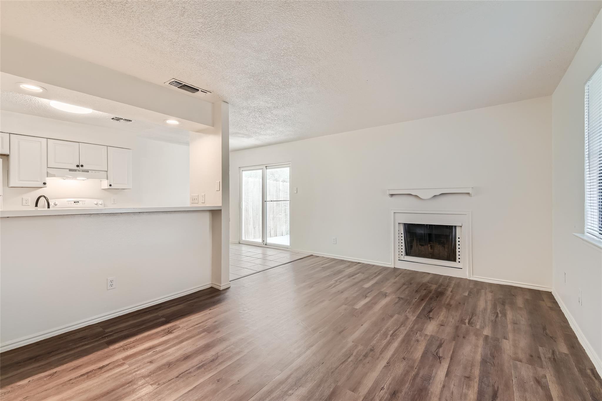 5616 Emerald Forest Dr #121 Property Photo 5