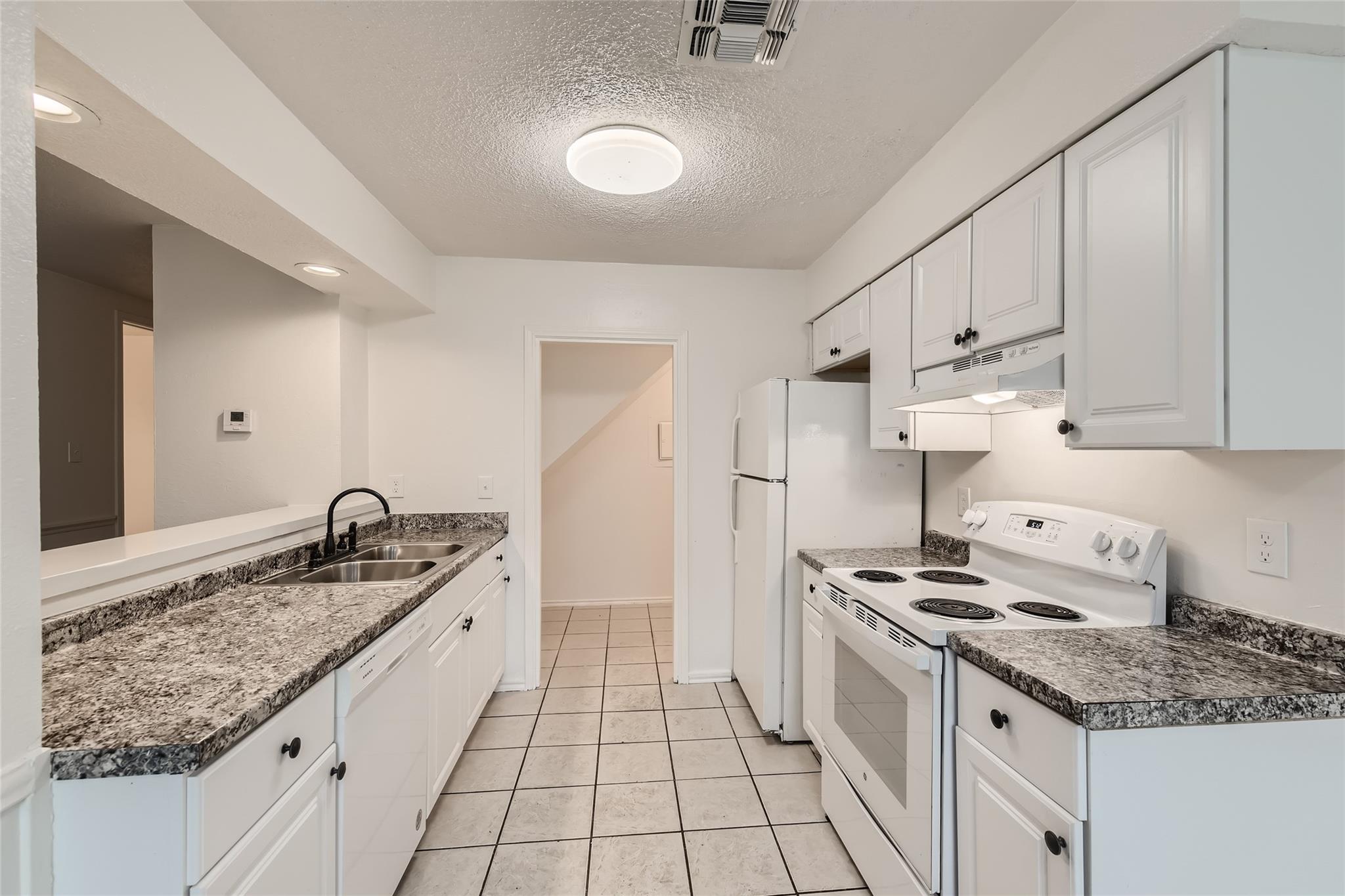 5616 Emerald Forest Dr #121 Property Photo 7