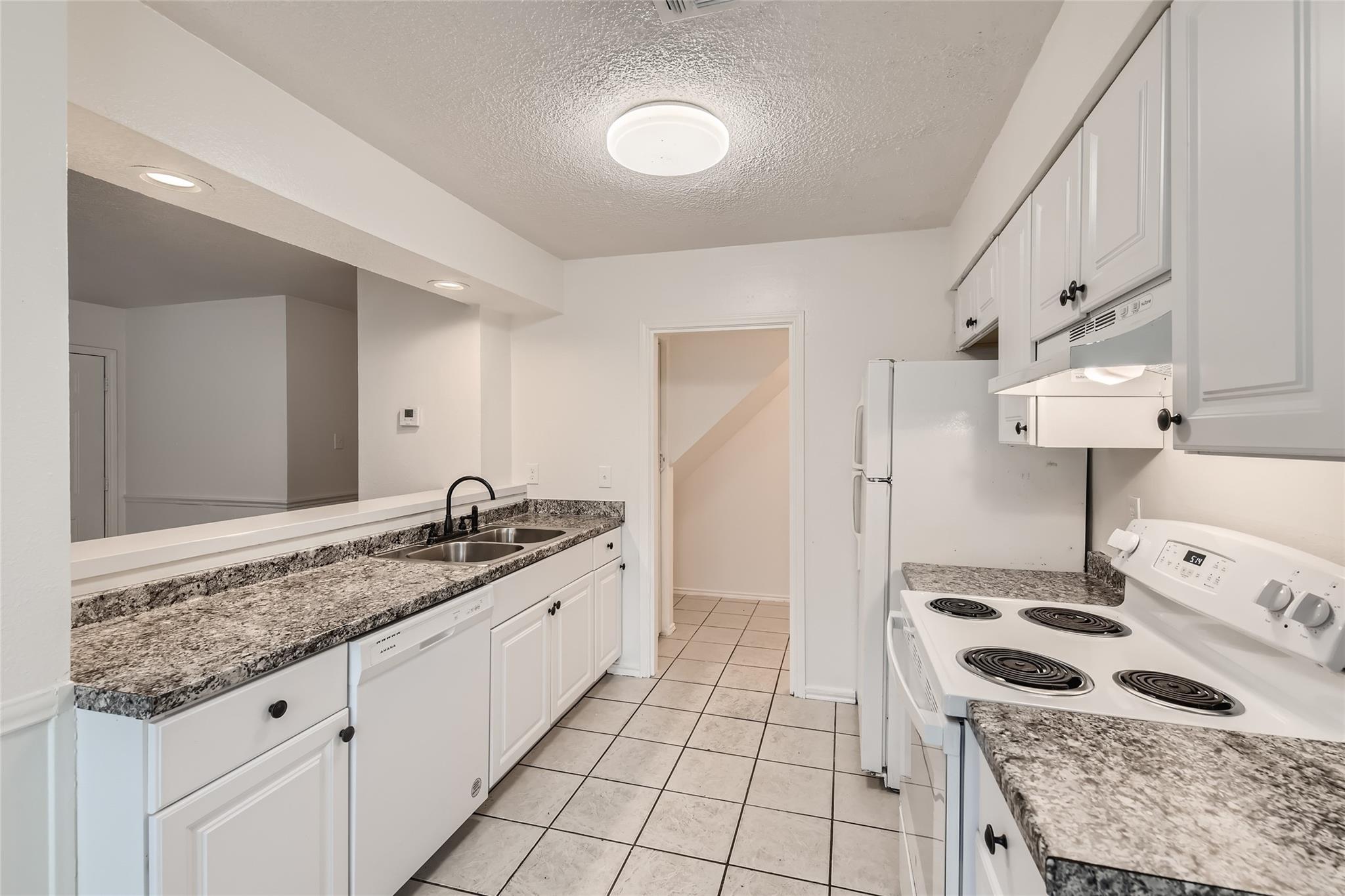 5616 Emerald Forest Dr #121 Property Photo 8