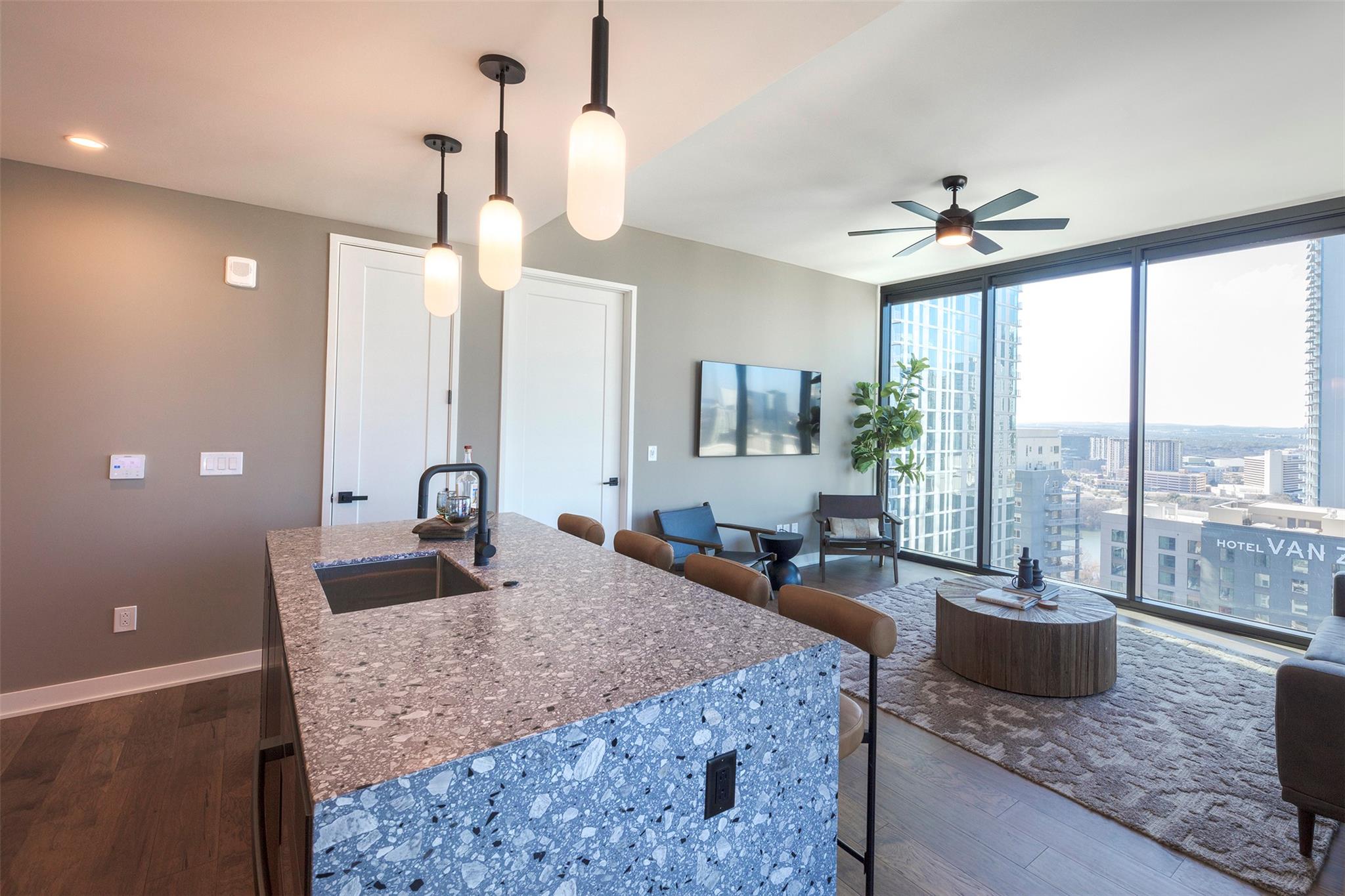 84 E East Ave 2301 Property Photo 3