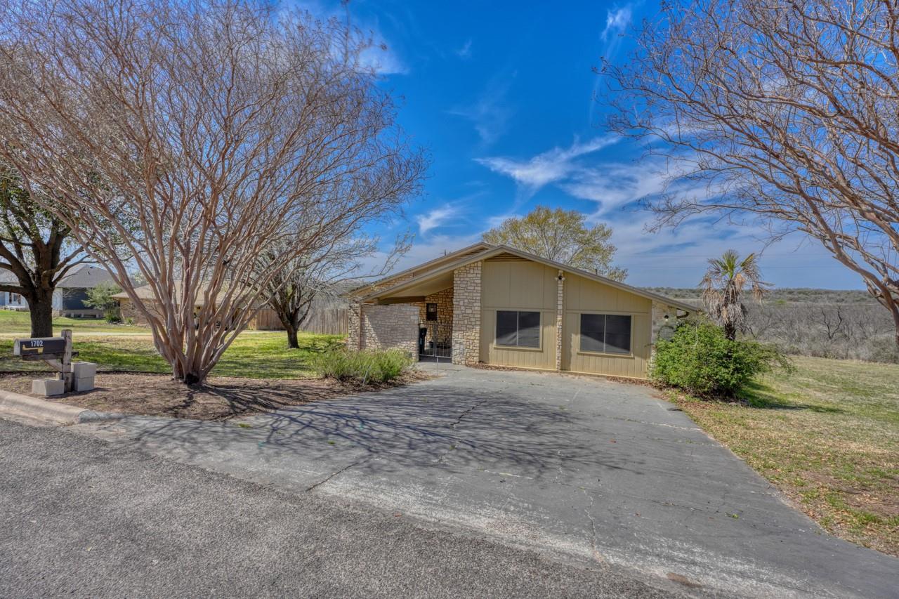 1702 Sunset Dr Property Photo