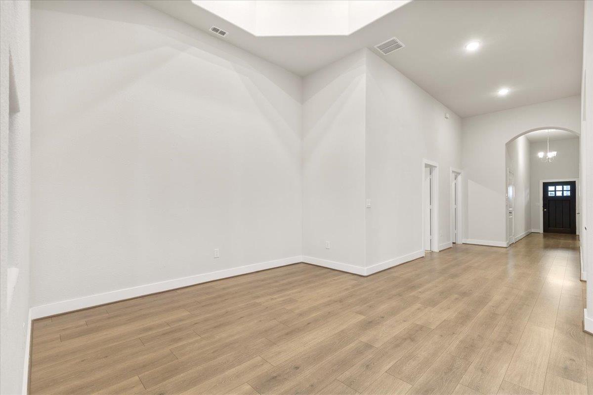 450 Durian Loop Property Photo 6