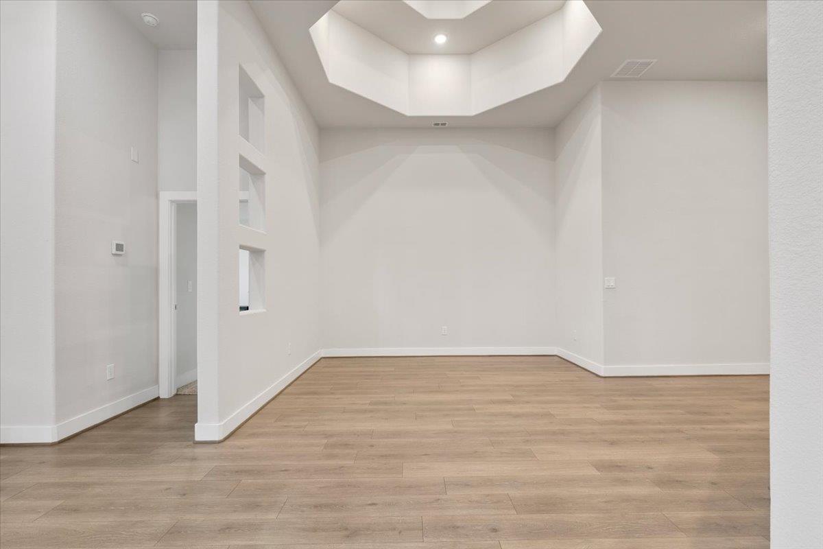 450 Durian Loop Property Photo 7