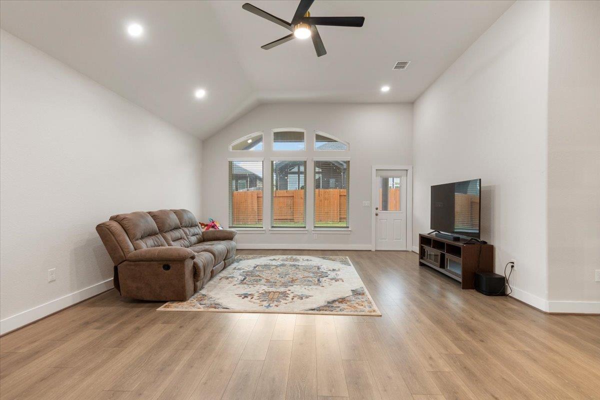 450 Durian Loop Property Photo 13