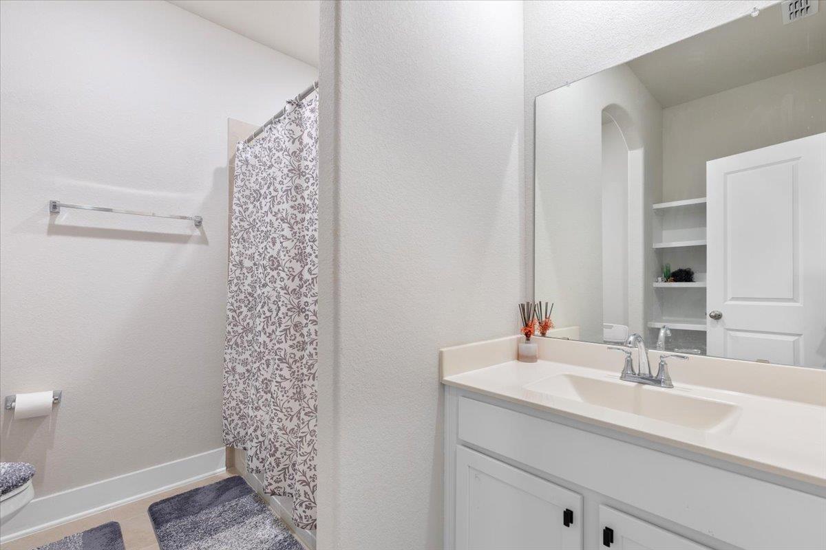 450 Durian Loop Property Photo 22