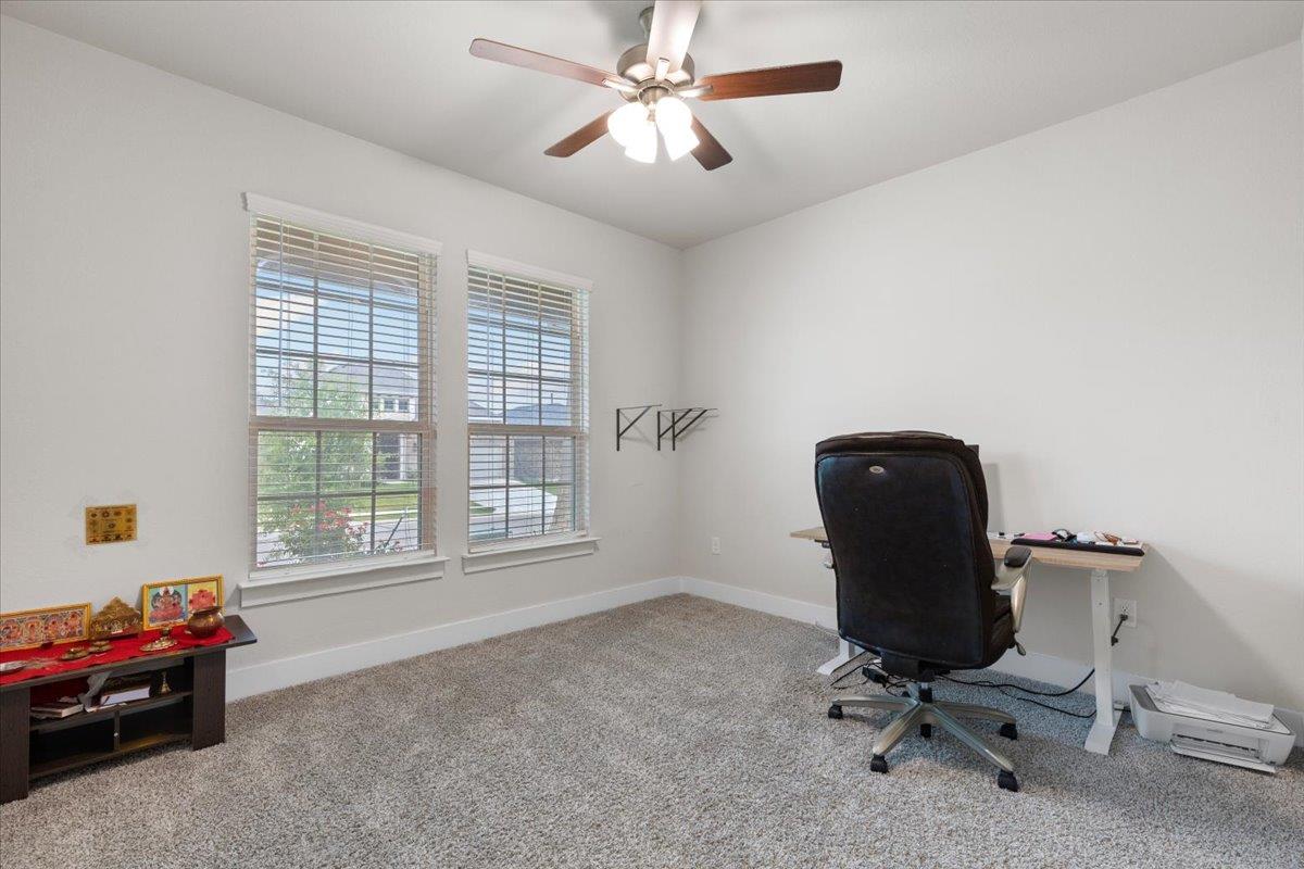 450 Durian Loop Property Photo 23