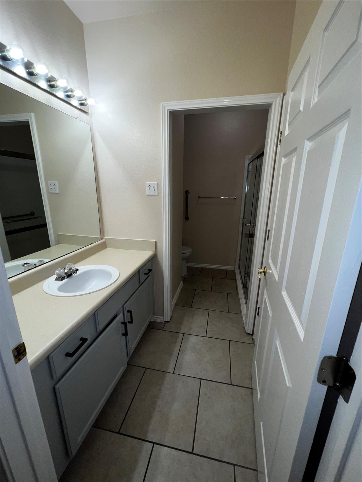2848 Southampton Way #a Property Photo 5