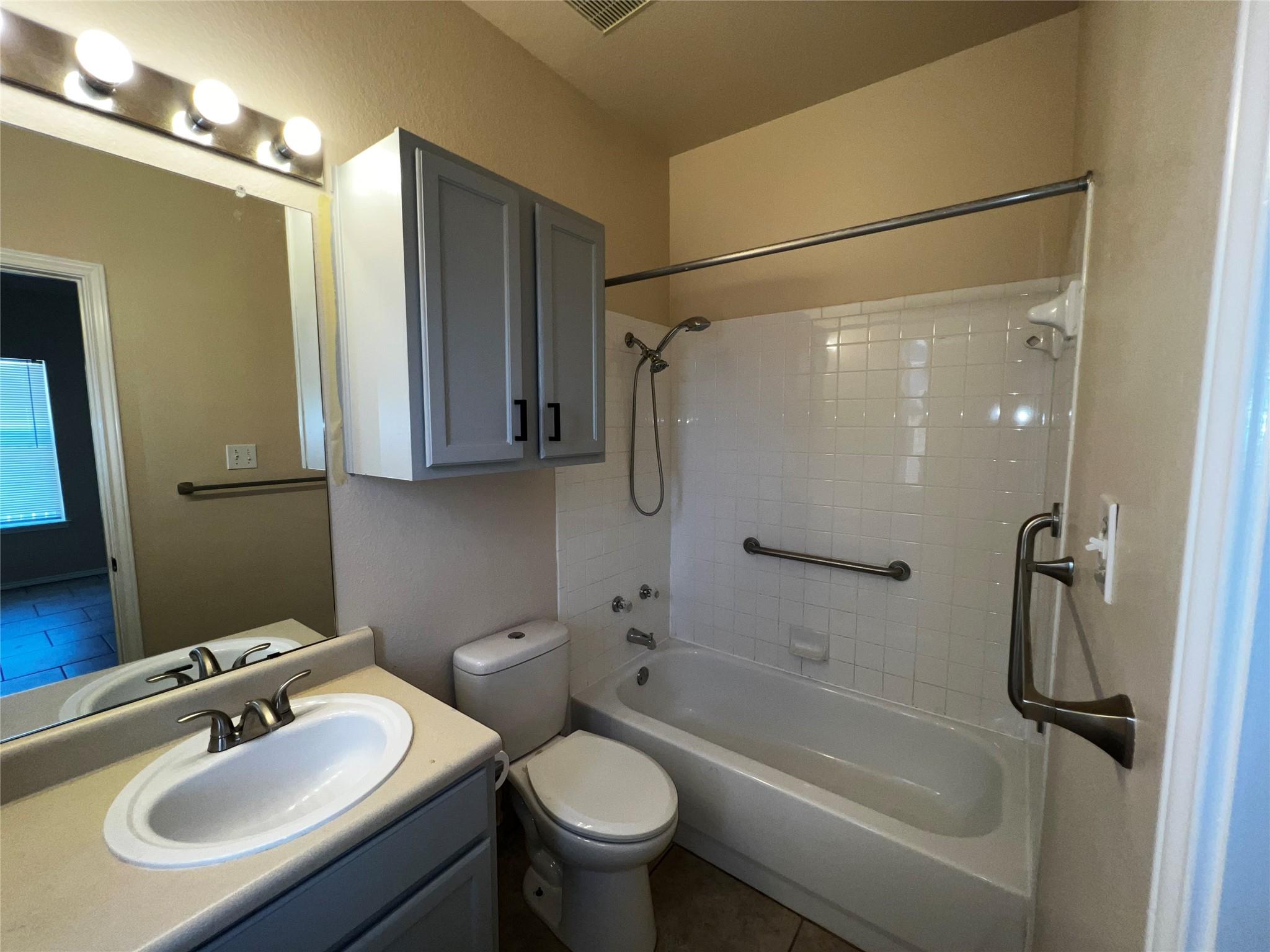 2848 Southampton Way #a Property Photo 10
