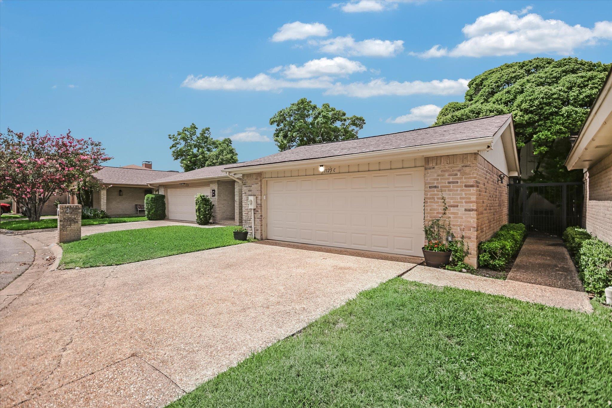 11125 Pinehurst Dr #c Property Photo 2