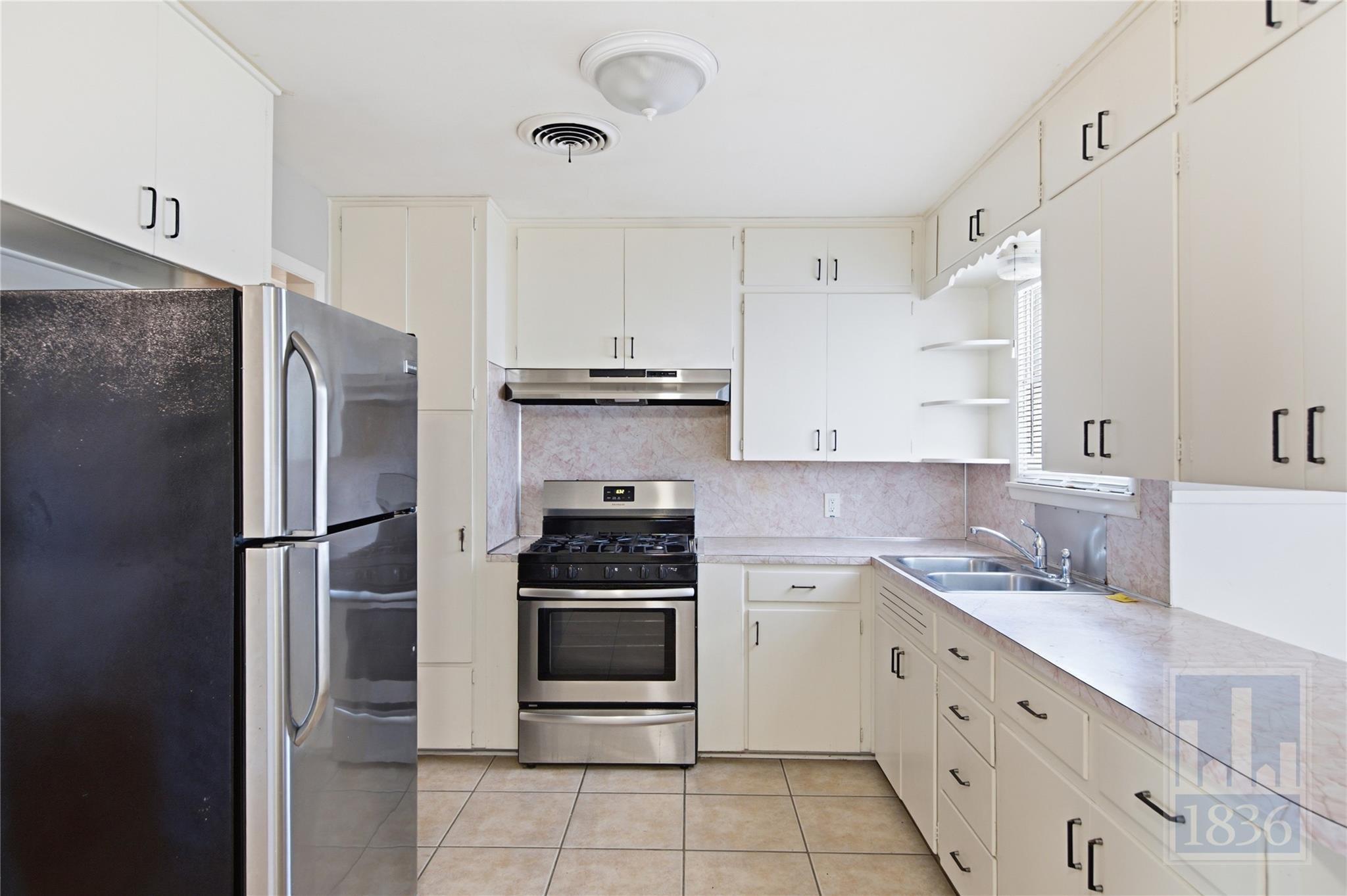 7604 Delafield Ln Property Photo 2