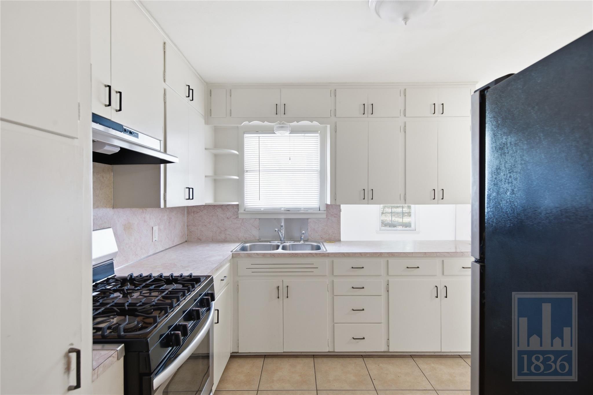 7604 Delafield Ln Property Photo 3