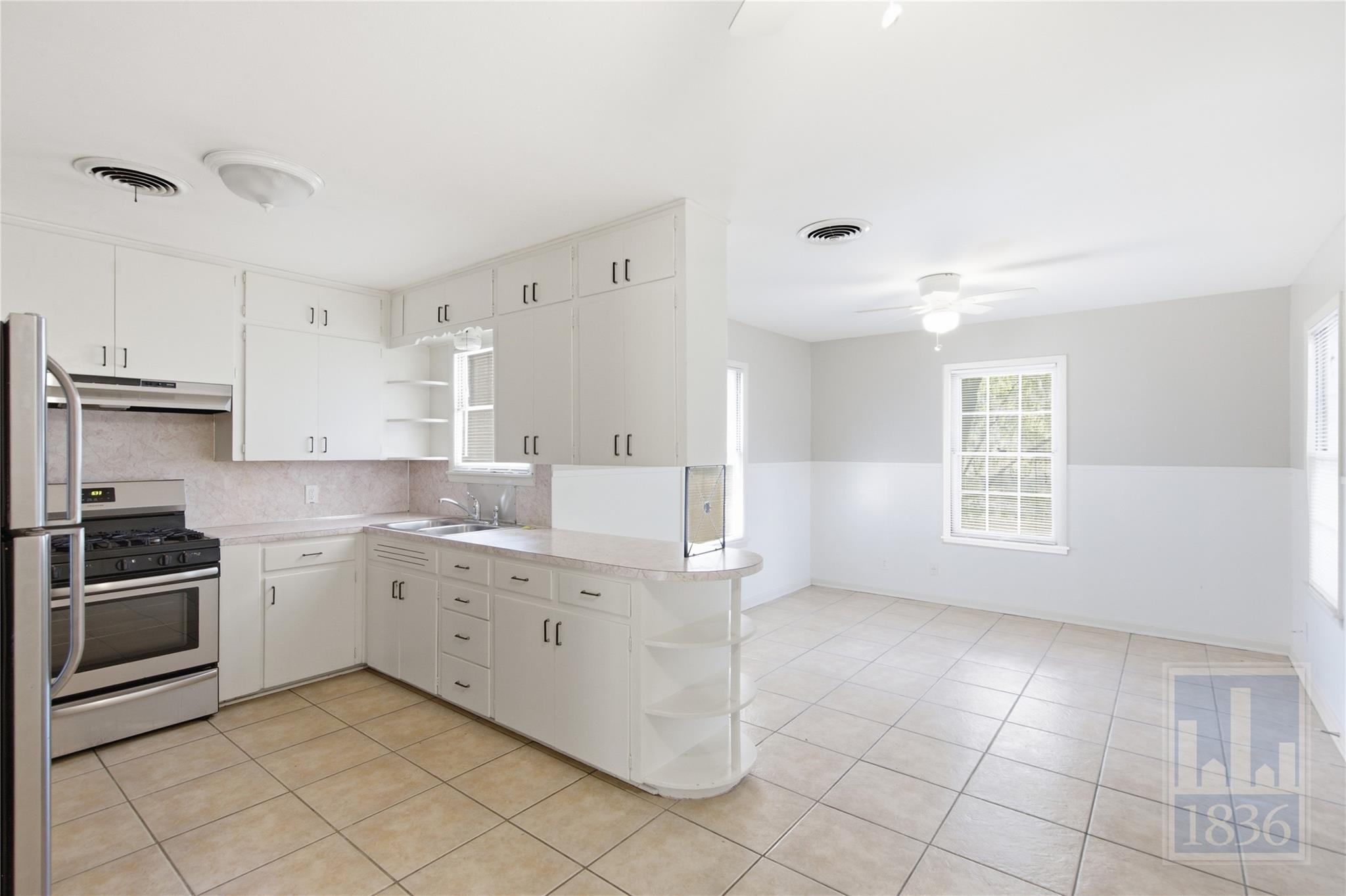 7604 Delafield Ln Property Photo 4