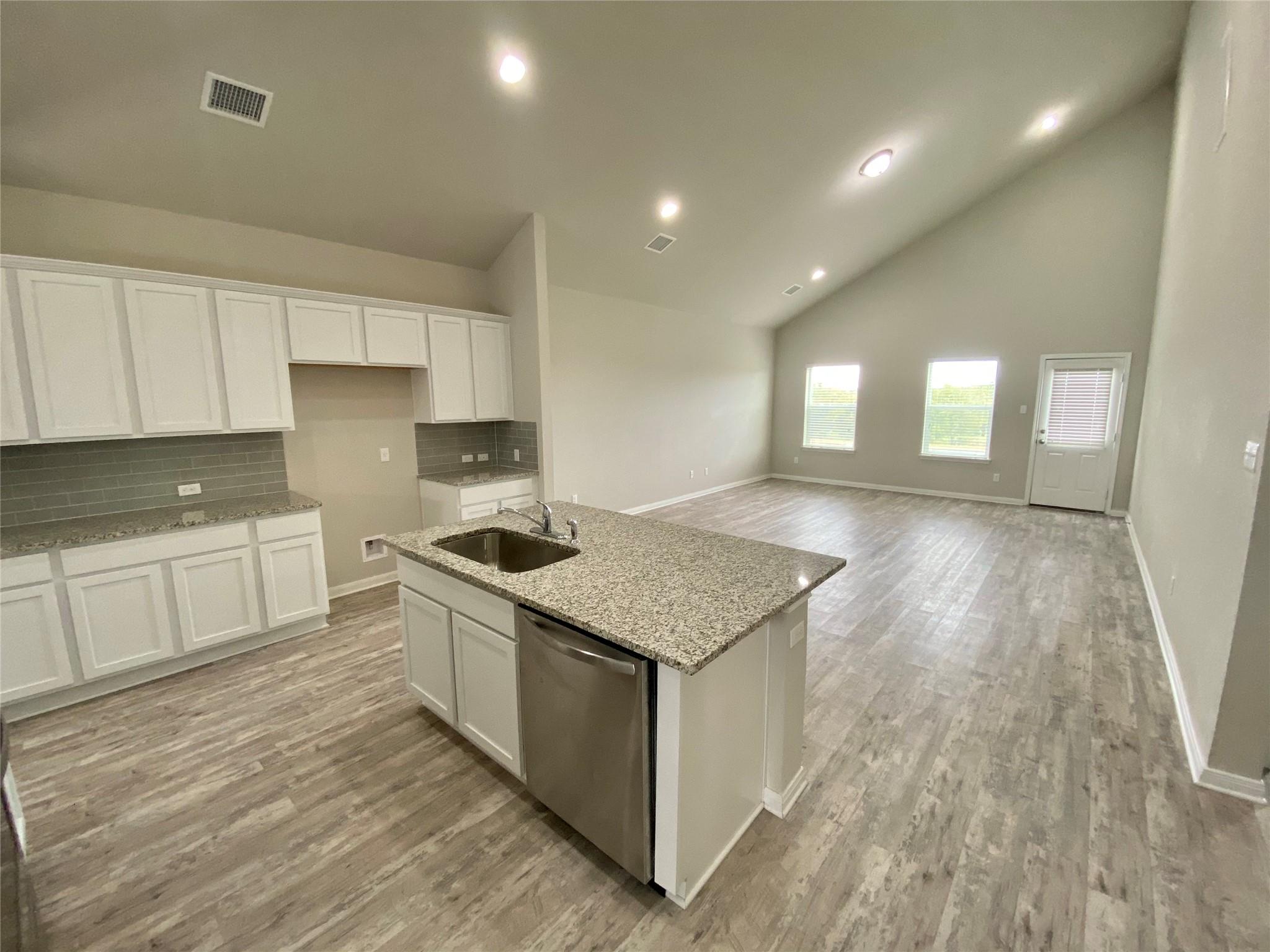 632 Donegal Ln Property Photo 5