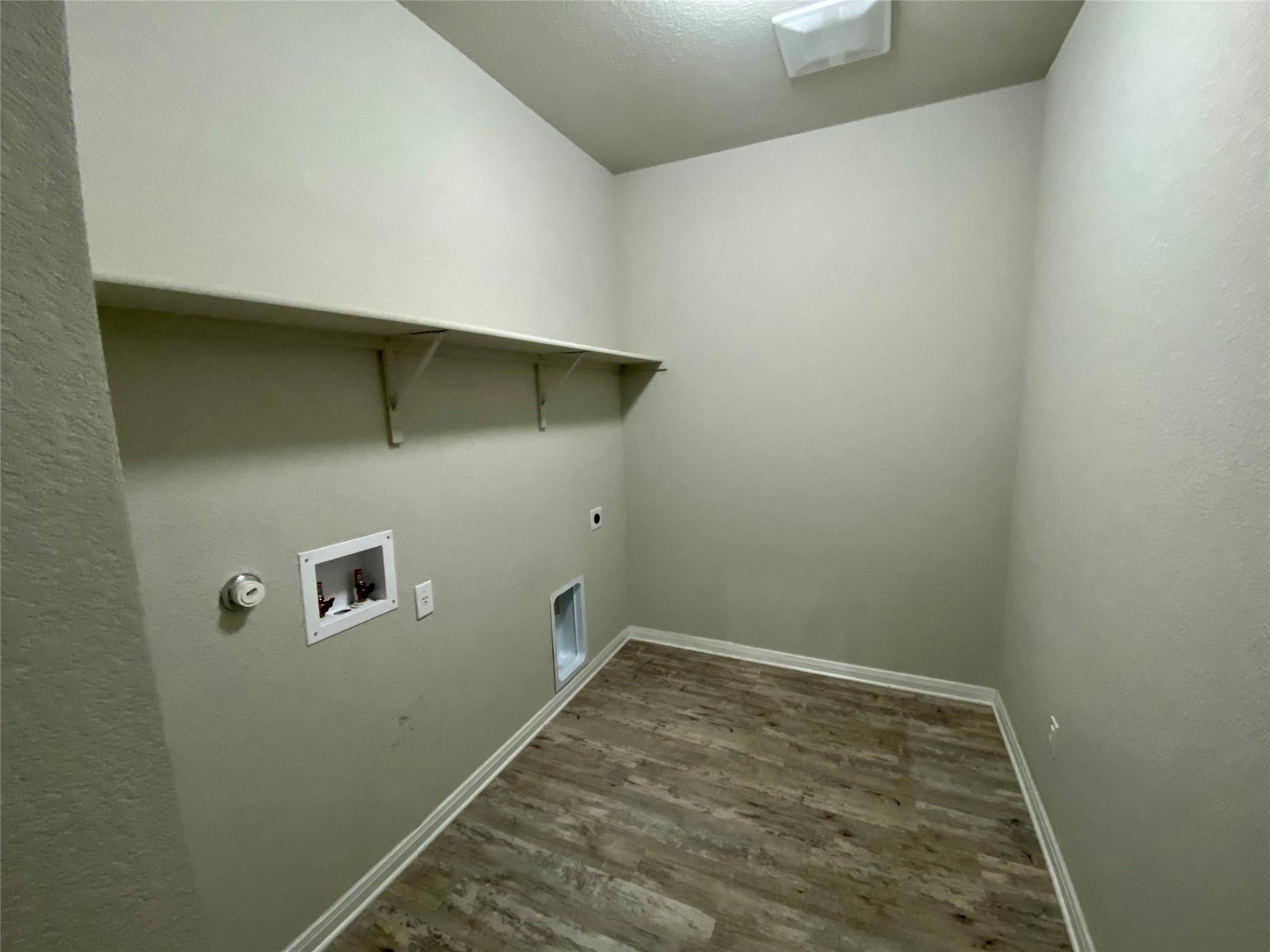 632 Donegal Ln Property Photo 11