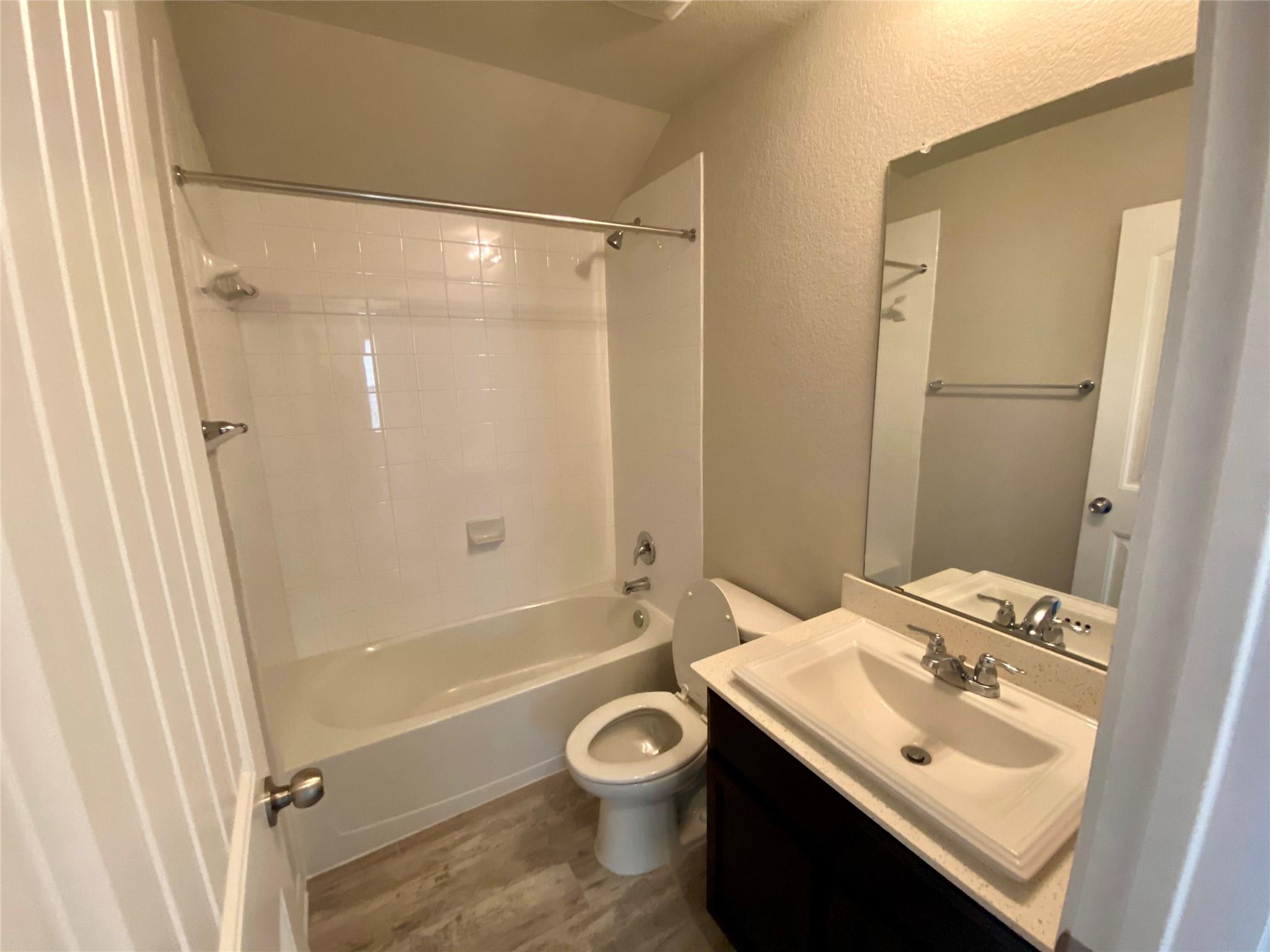 632 Donegal Ln Property Photo 13