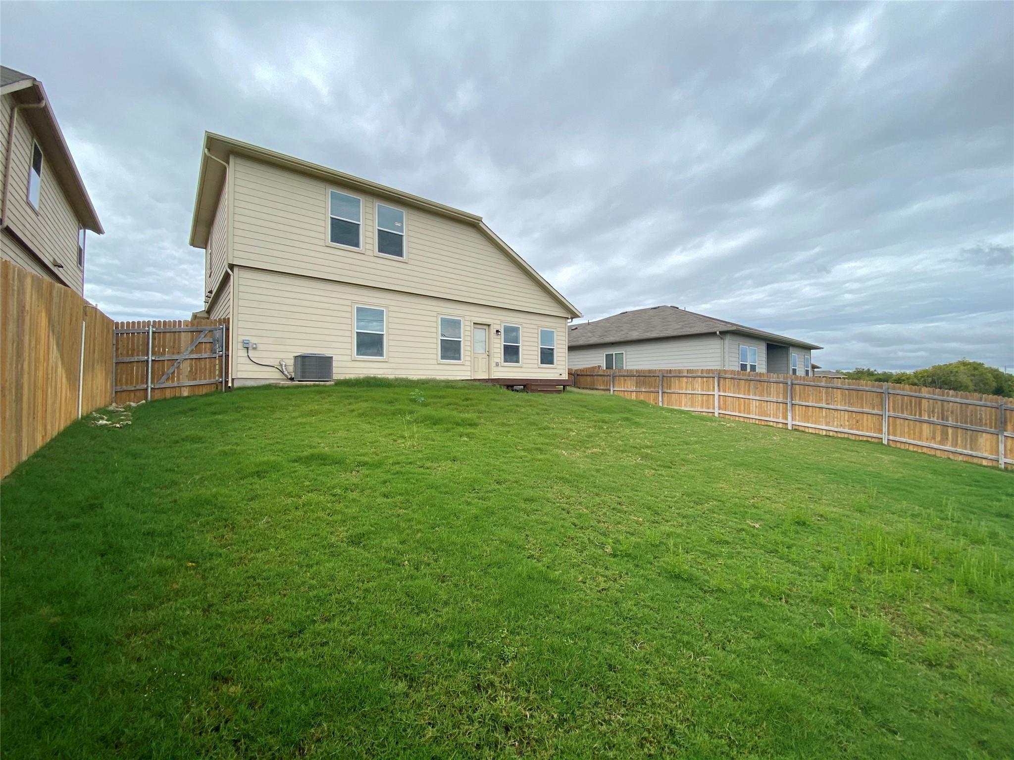 632 Donegal Ln Property Photo 18