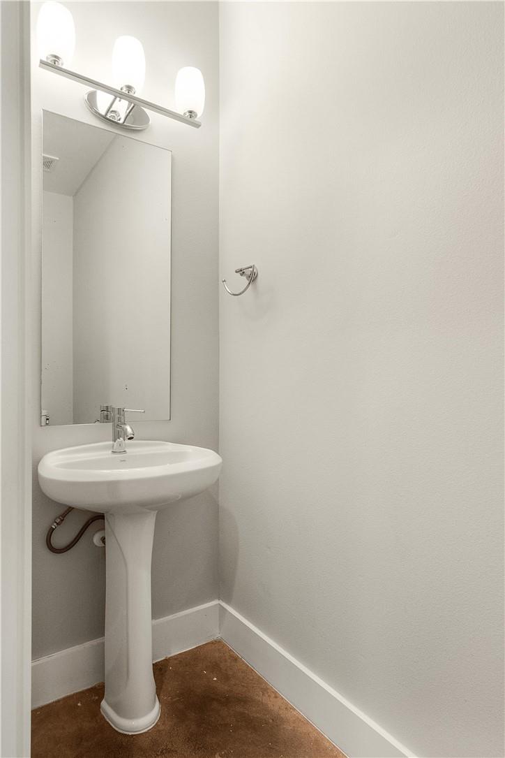 703 E 49th St #b Property Photo 14