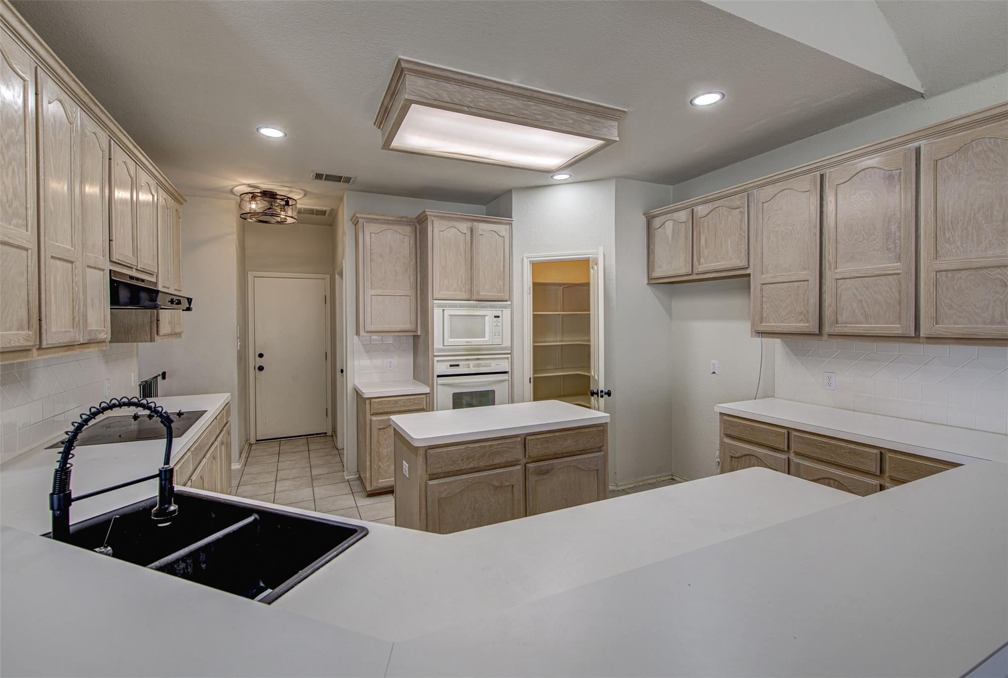 30011 Oakland Hills Dr Property Photo 16