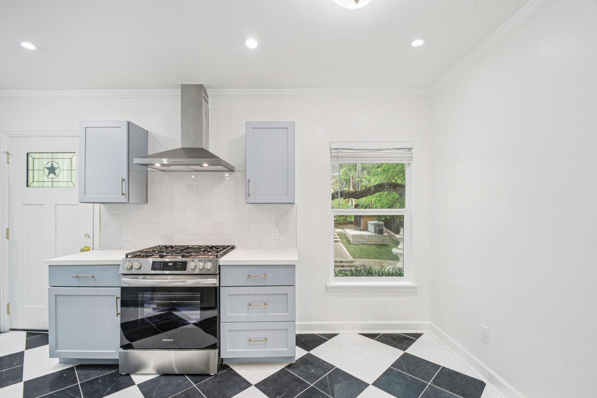 1205 Alta Vista Ave #b Property Photo 9