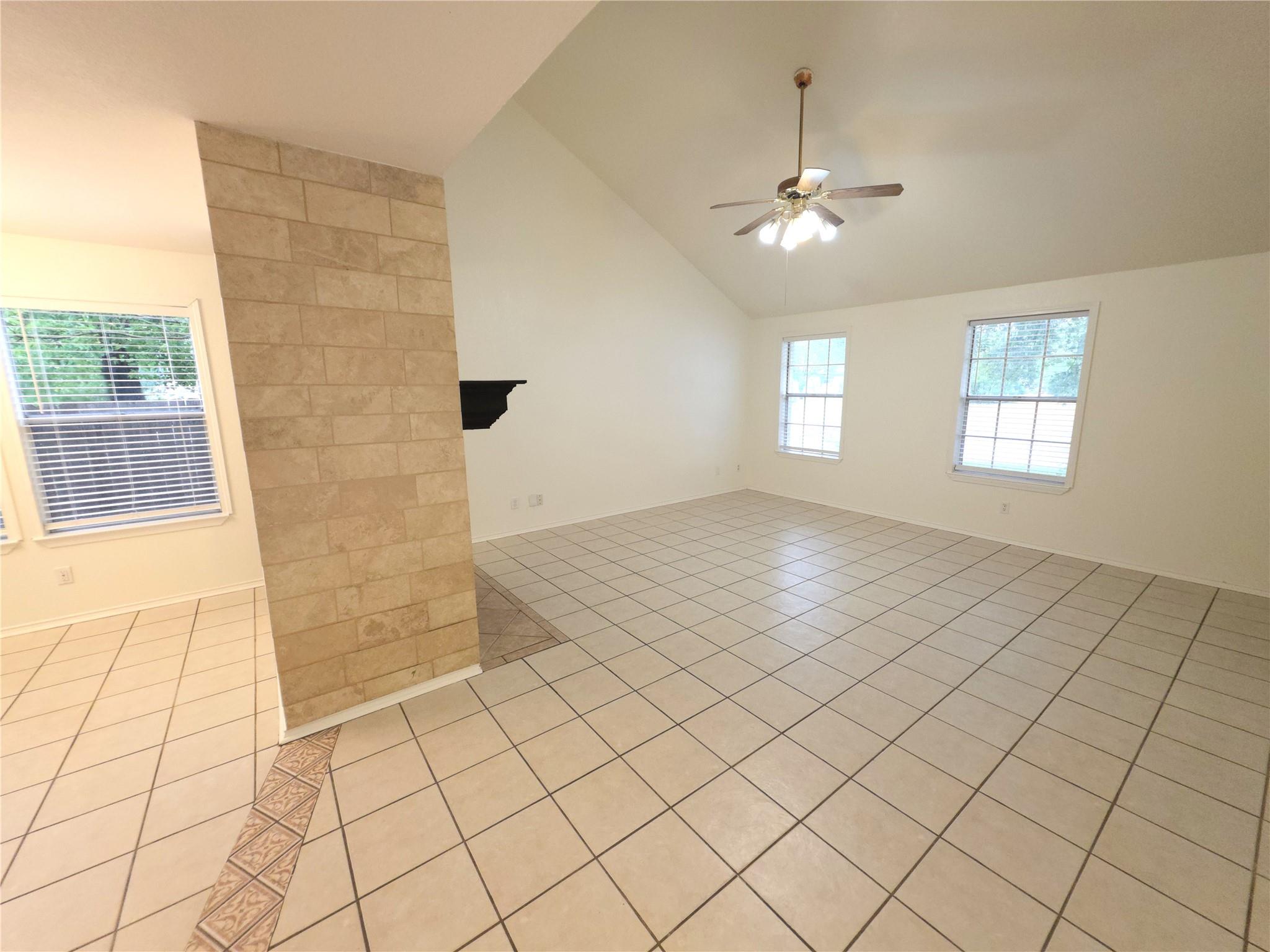 1600 Hollow Tree Blvd Property Photo 4