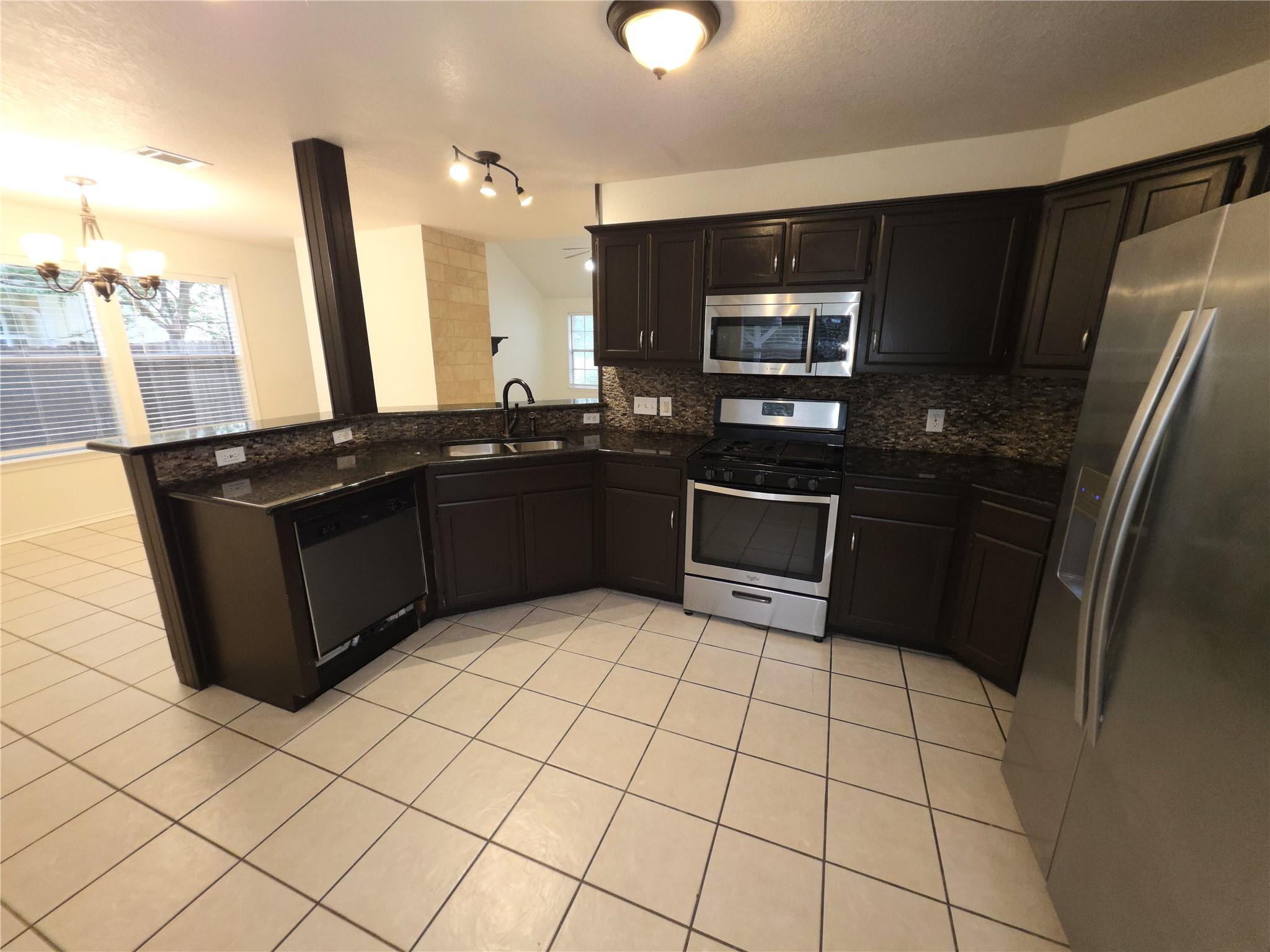 1600 Hollow Tree Blvd Property Photo 6