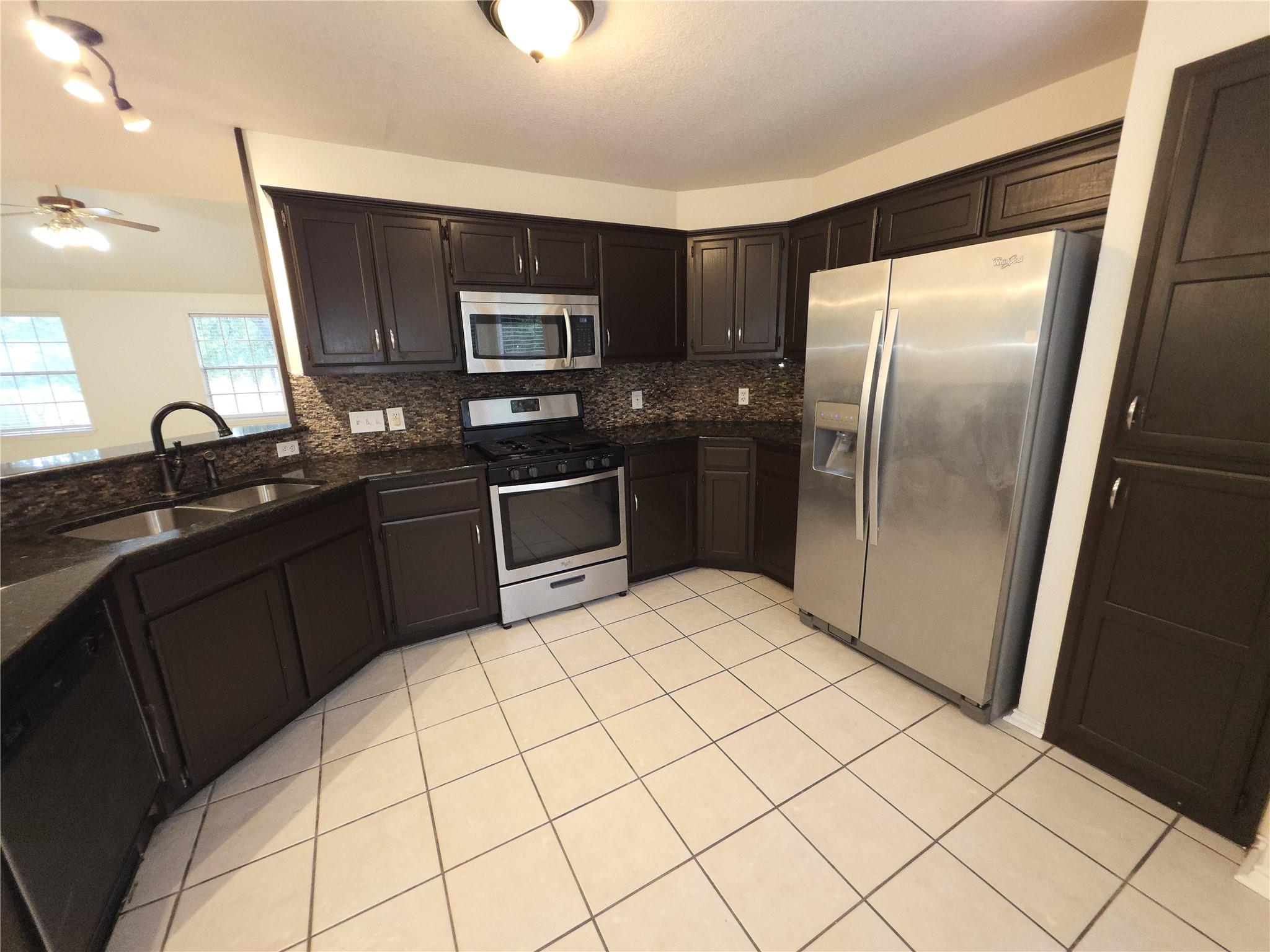 1600 Hollow Tree Blvd Property Photo 7