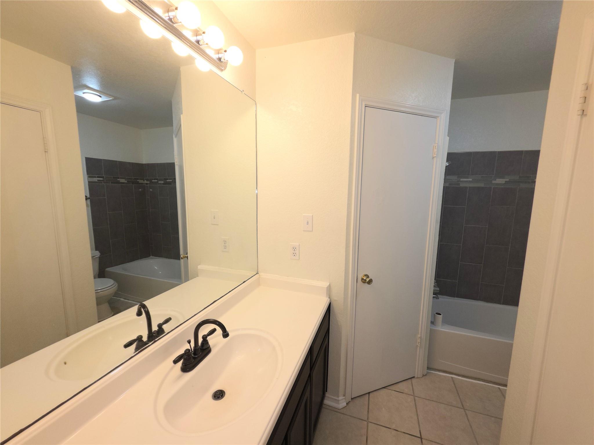 1600 Hollow Tree Blvd Property Photo 17