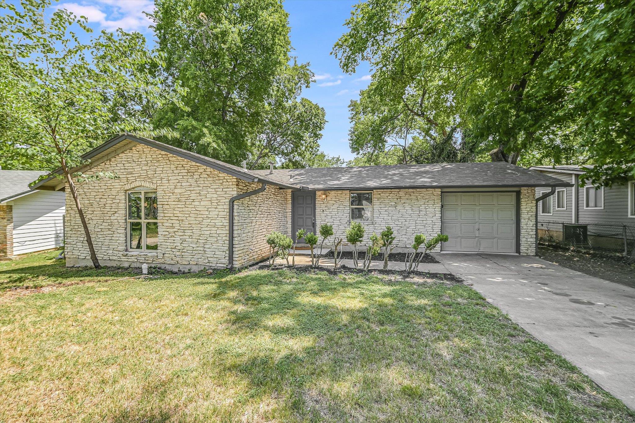 8711 Bridgeport Dr Property Photo 1