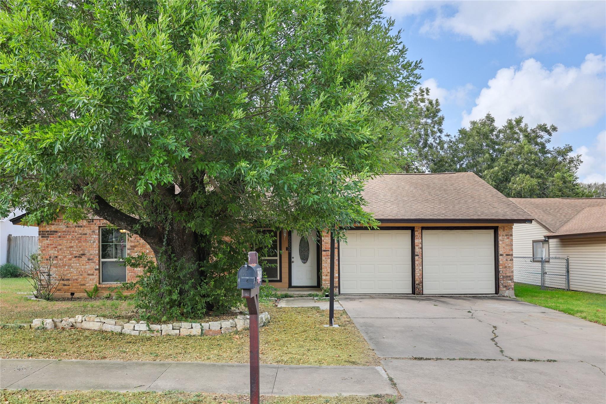 6232 Hillston Dr Property Photo 3